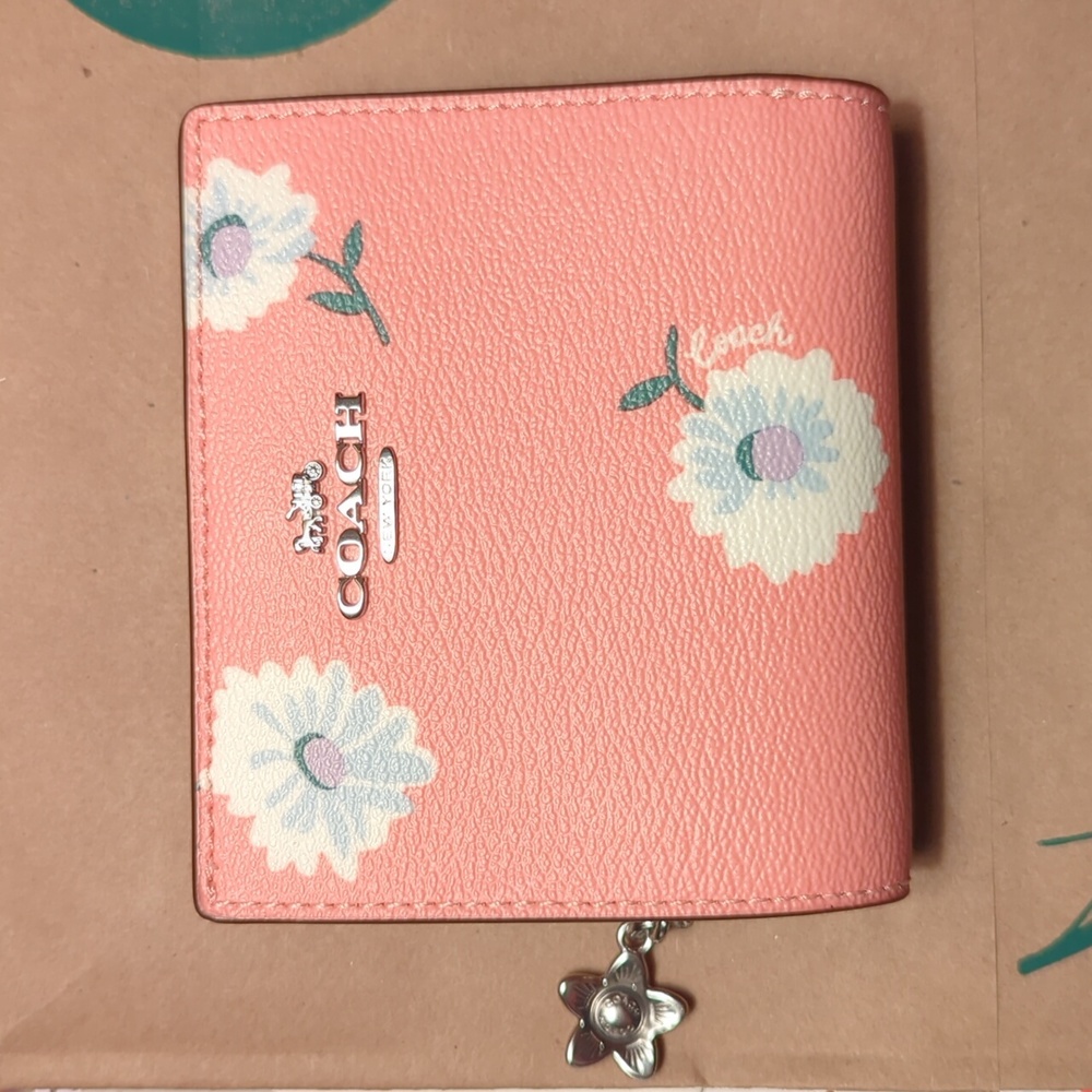 Daisy coach wallet